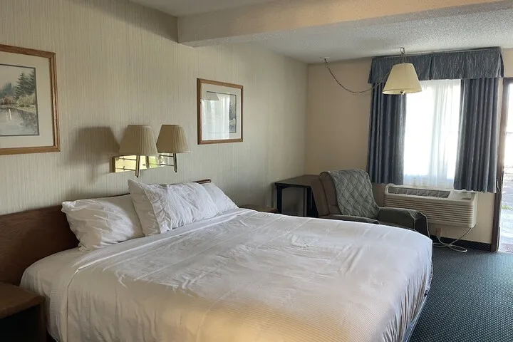 Room 4 of 17