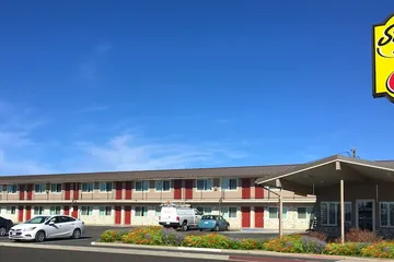 Super 8 by Wyndham Alturas