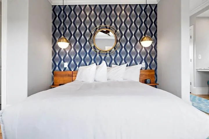 Room 3 of 83
