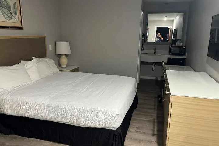 Room 5 of 17
