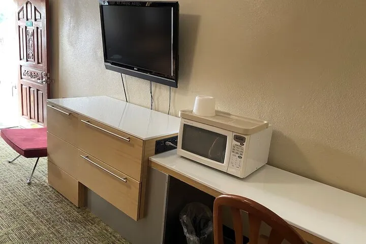 Room 4 of 17