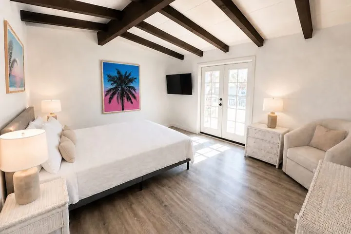 Room 4 of 61