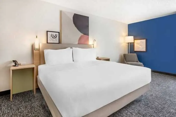 Room 3 of 38