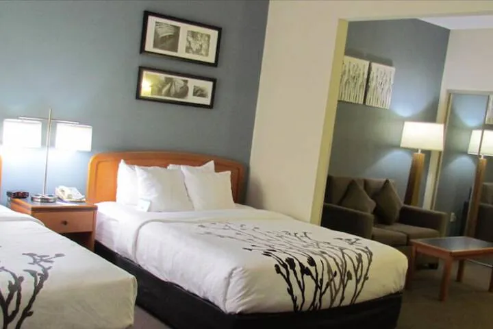 Room 5 of 28