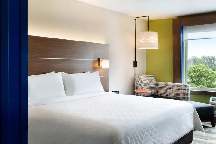 Room 4 of 60