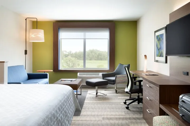 Room 3 of 60