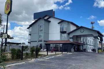 Super 8 by Wyndham San Antonio / Fiesta