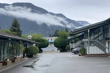 Slumber Lodge Motel