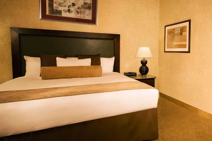 Room 4 of 169