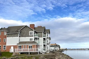 Tides Inn & Suites