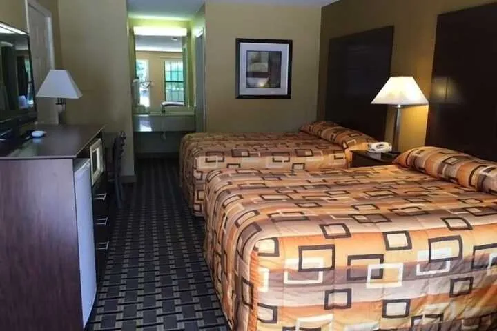 Room 5 of 8