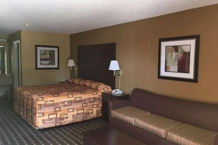 Room 3 of 8