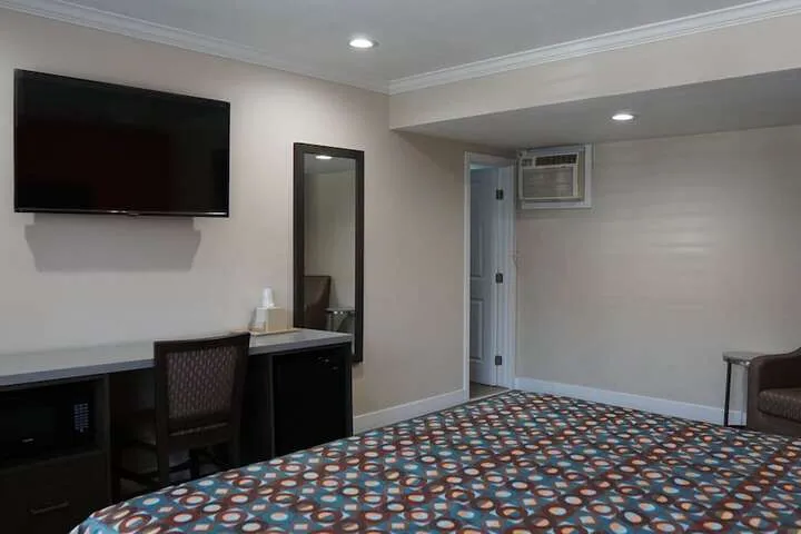 Room 4 of 35
