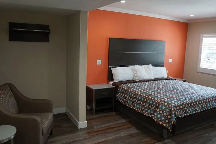 Room 3 of 35