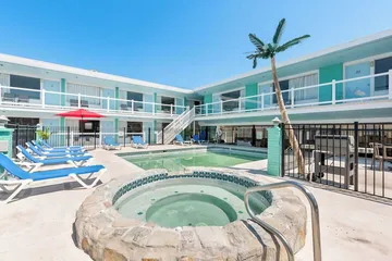 Mango Motel