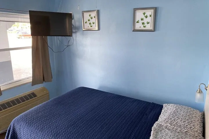 Room 4 of 13