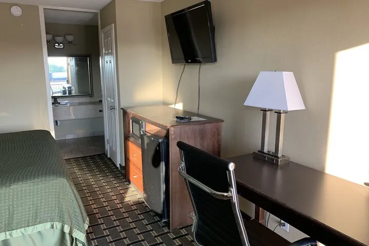 Room 3 of 28