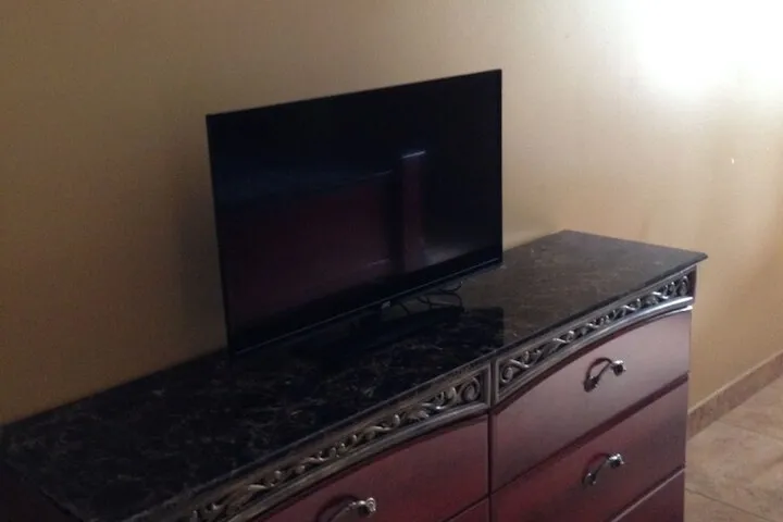 Room 4 of 27