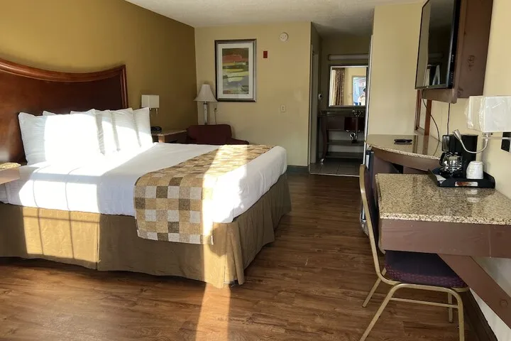 Room 3 of 7