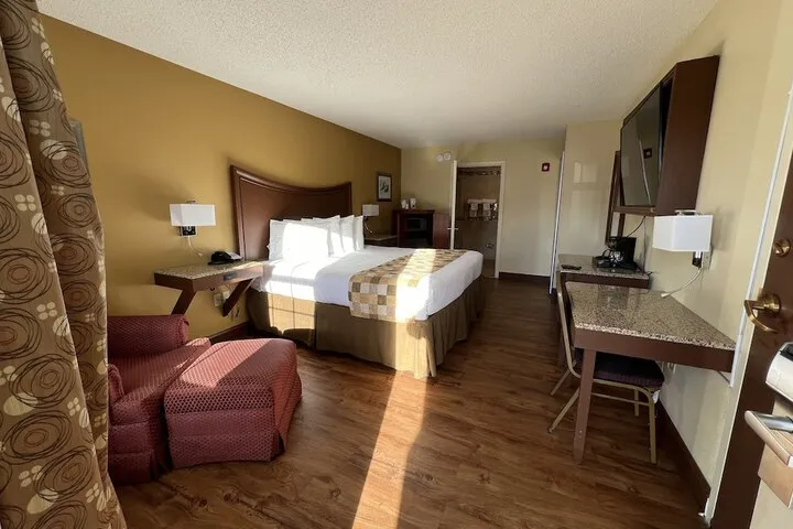 Room 2 of 7