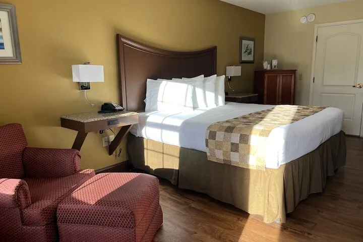 Room 4 of 7