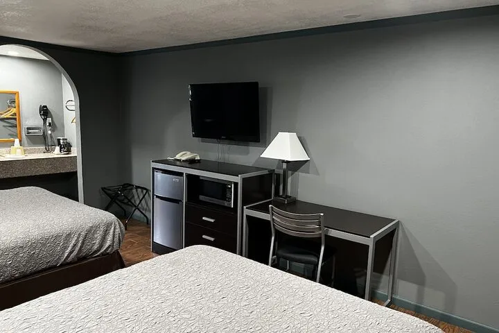 Room 4 of 12