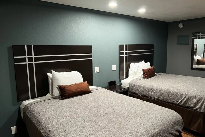 Room 5 of 12