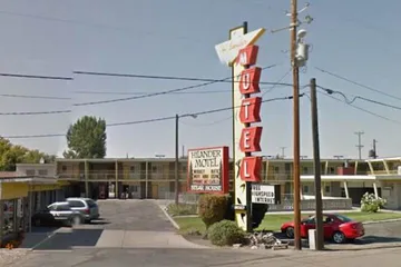 Hilander Motel