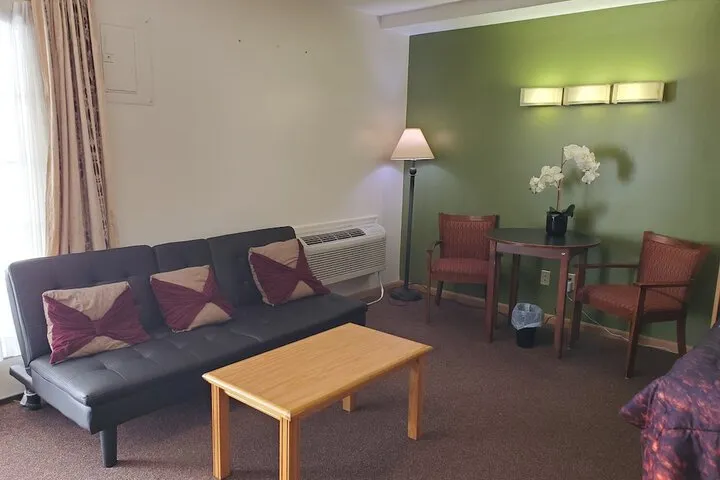 Room 4 of 43