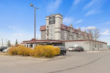 Emerald Hotel & Suites