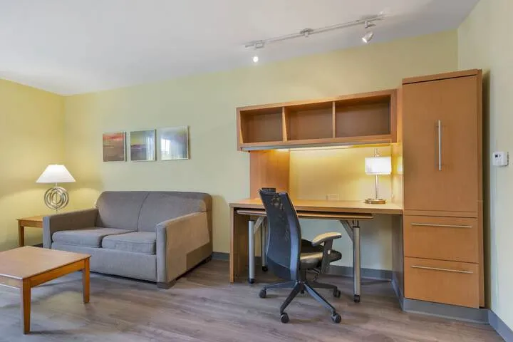 Room 5 of 38