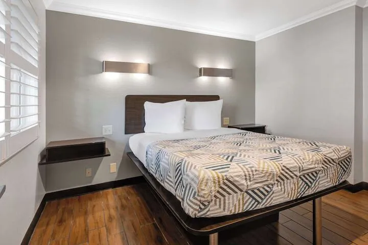 Room 5 of 26