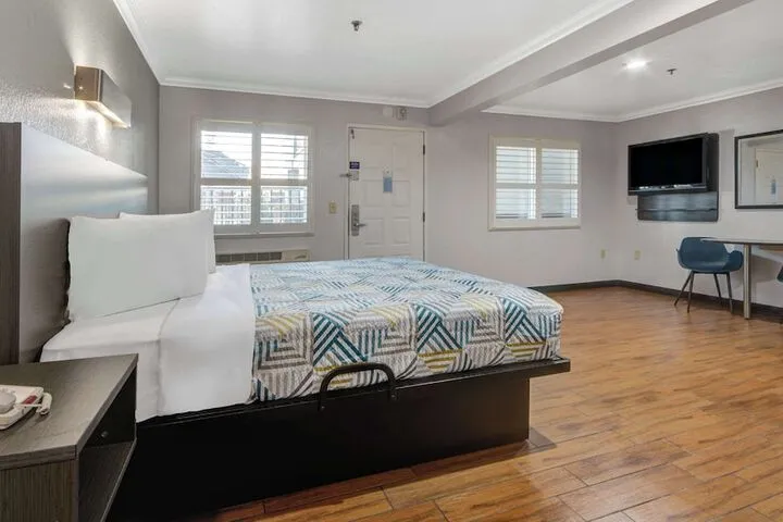 Room 3 of 26