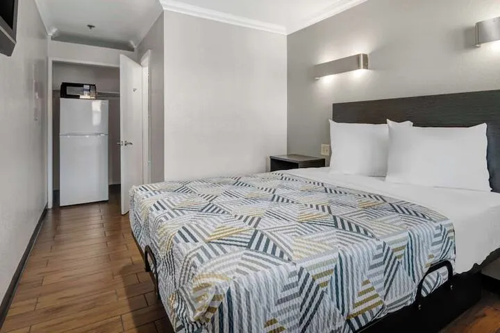 Room 4 of 26