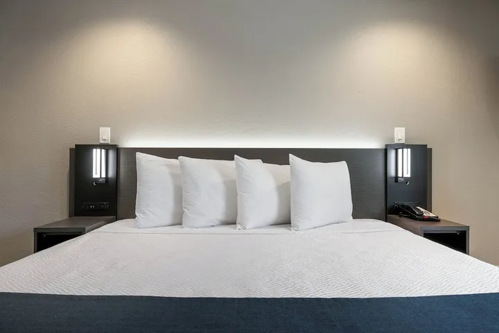 Room 3 of 26