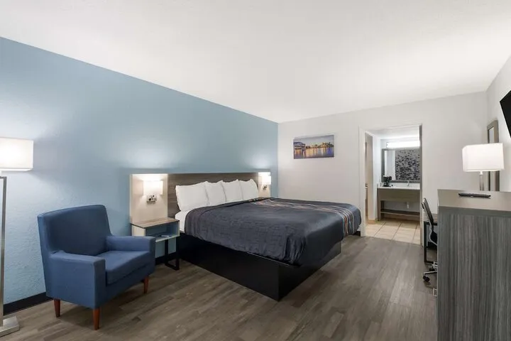 Room 5 of 28