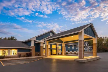 AmericInn by Wyndham Douglas / Saugatuck
