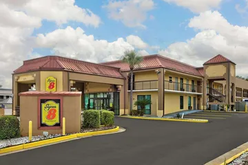 Super 8 by Wyndham Mobile / Tillmans Corner