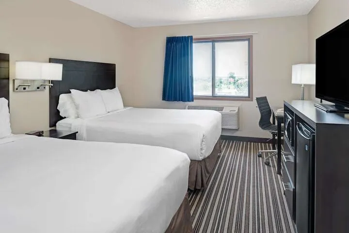 Room 4 of 16
