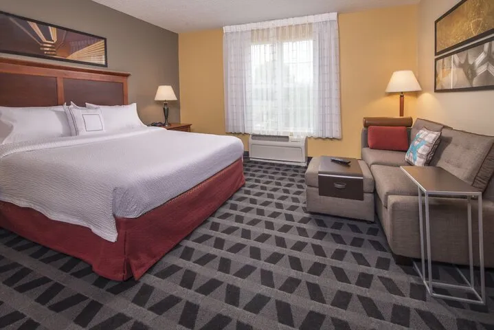 Room 4 of 32