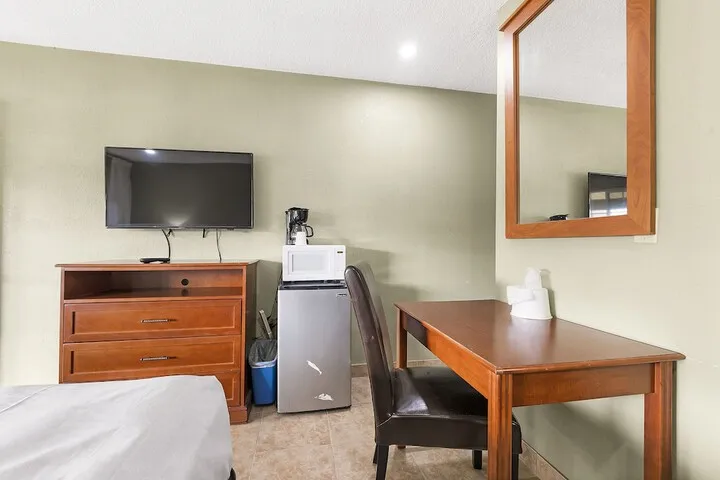 Room 3 of 27