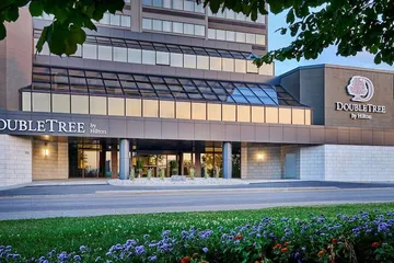DoubleTree by Hilton Windsor Hotel & Suites