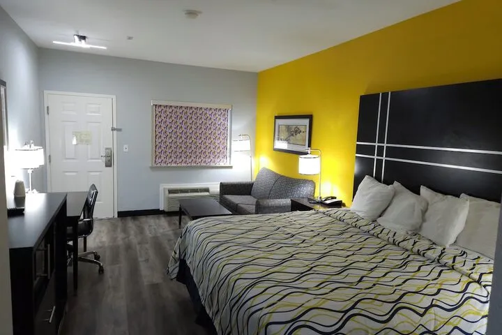 Room 3 of 21