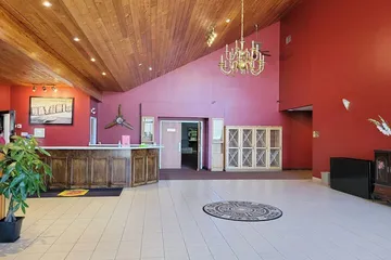 Jolly Roger Inn & Resort
