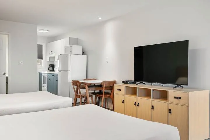 Room 4 of 90