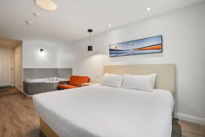 Room 3 of 90