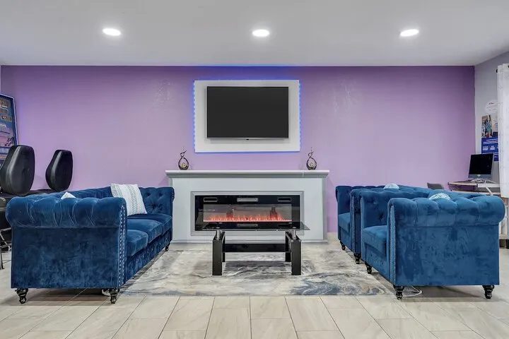 Lobby lounge
