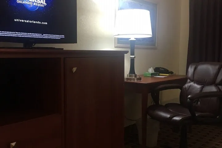 Room 5 of 25