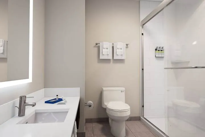 Room 4 of 118