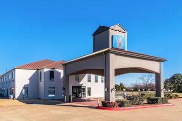 Motel 6 Ennis TX